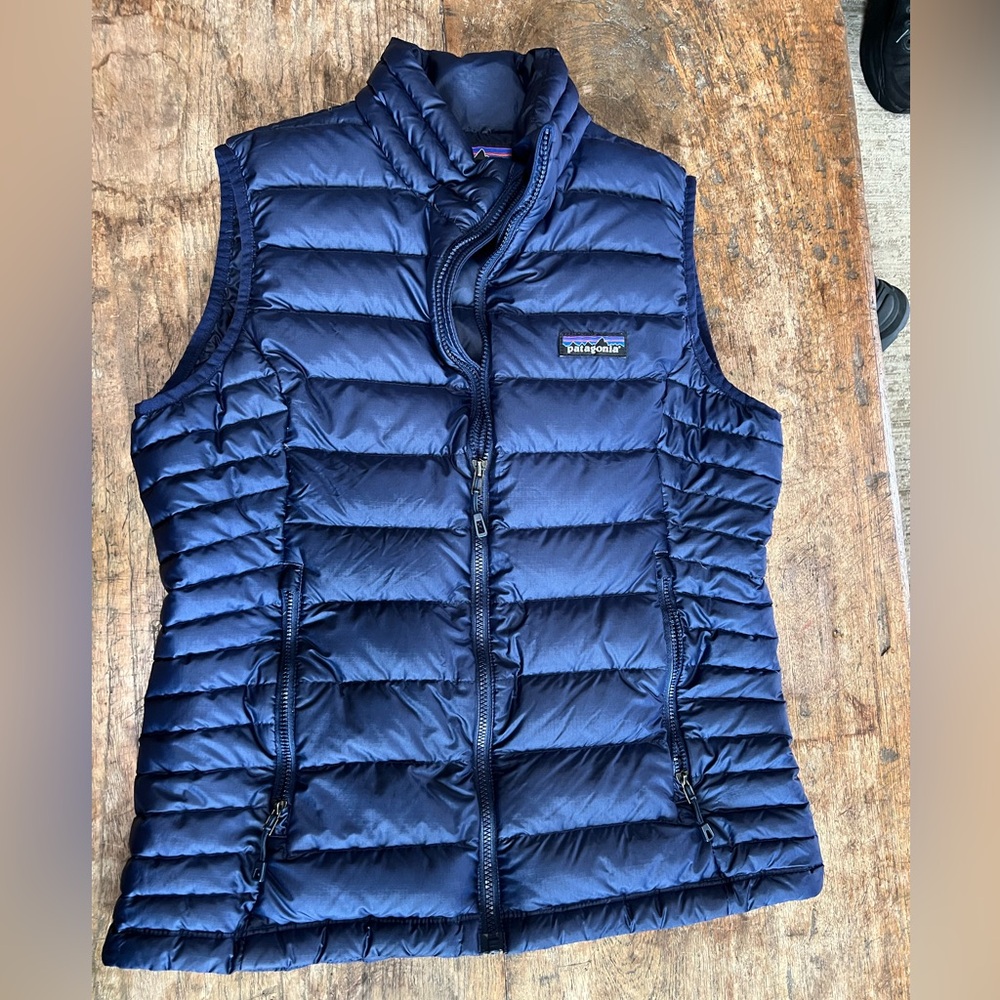 Patagonia Down Women's Dark Blue Quilted Puffer Vest Size Small S Layer Hike!